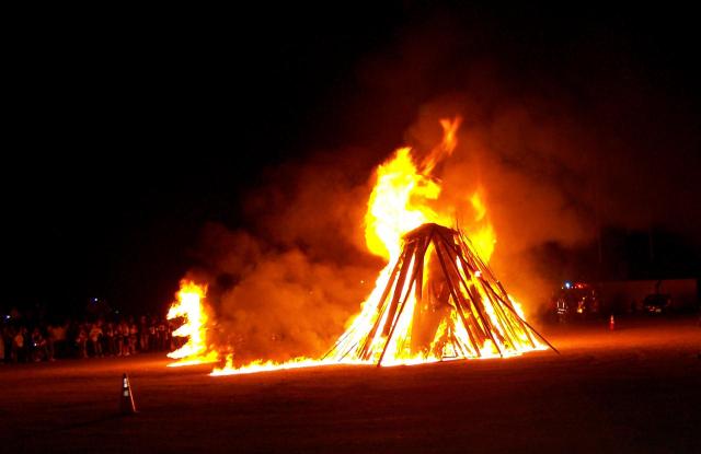 b-for-bewitching-samhain-bonfire