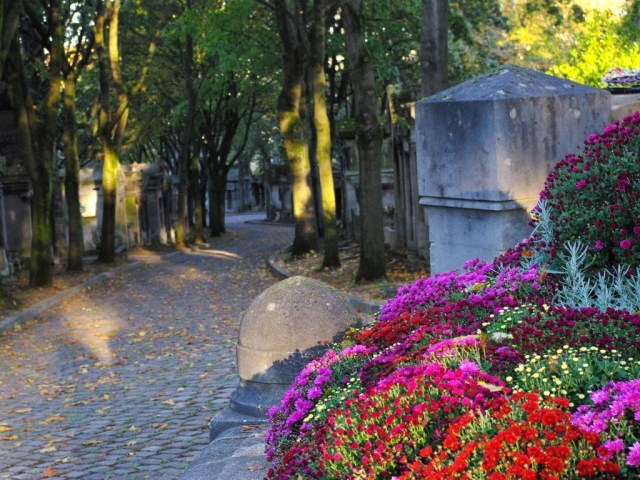 Pere-Lachaise-Cemetery-06-copyright-French-Moments